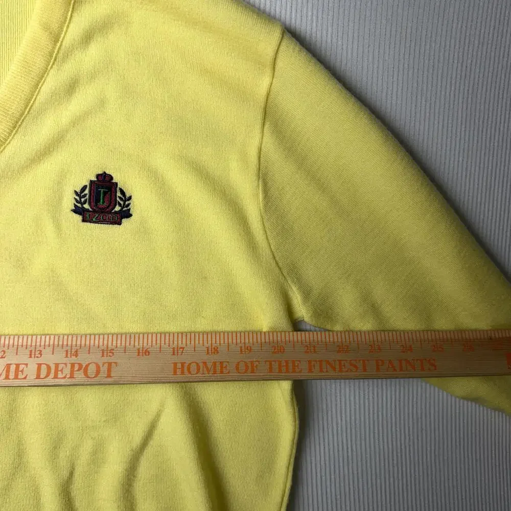IZOD Sweater Mens M Yellow Acrylic V Neck Embroidered Crest Knit Pullover